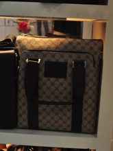 男包箱包商場爆款 融合國際設(shè)計趨勢的時尚選擇